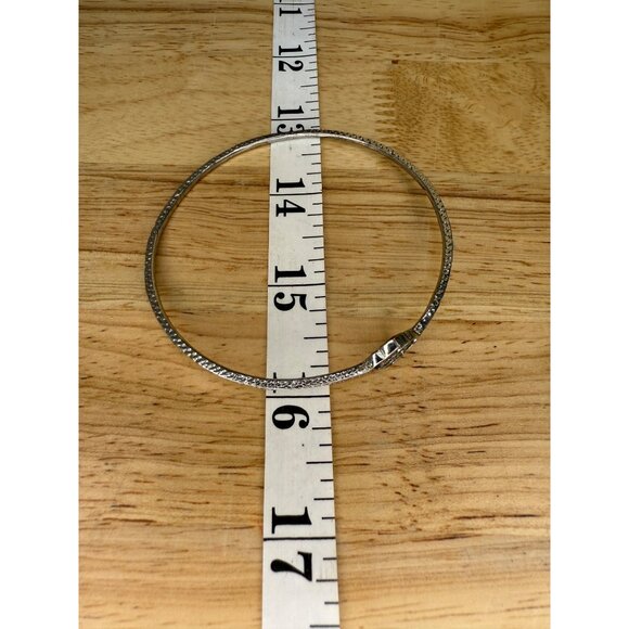 Kendra Scott Silver-Tone Textured Bangle Bracelet With Geometric Centerpiece - Picture 6 of 7